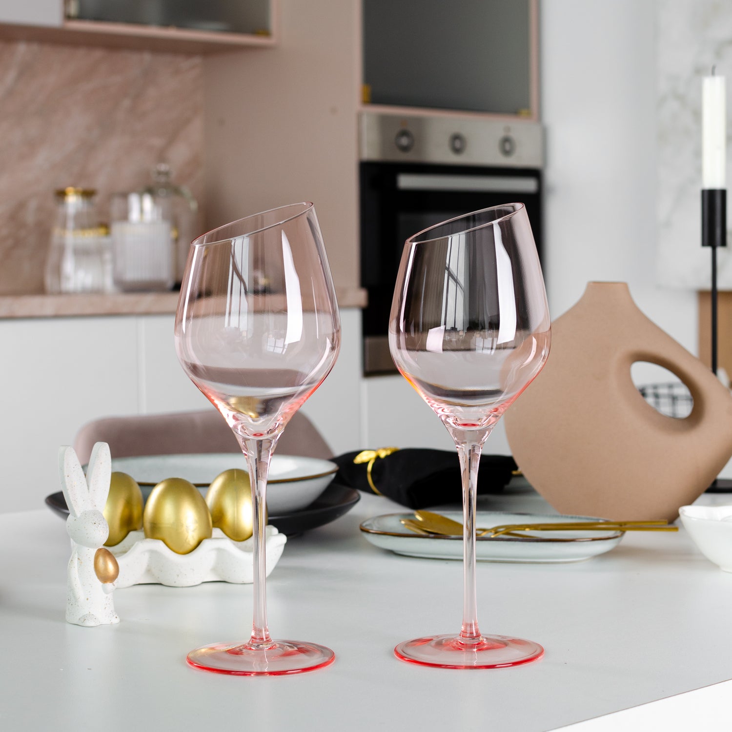 Pink wine glasses are the interesting table setting idea for the most important and memorable moments