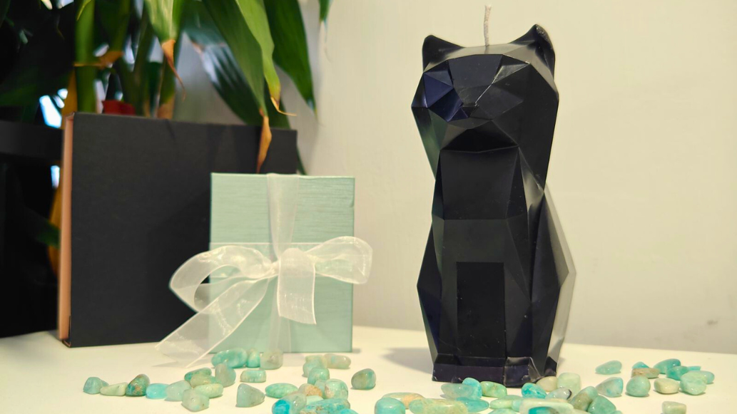 Load video: black cat and octopus candle – gothic home decor and weird gifts - lidy&#39;s unique candles